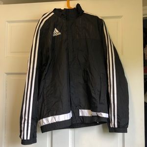 Lightweight windbreaker with mesh lining